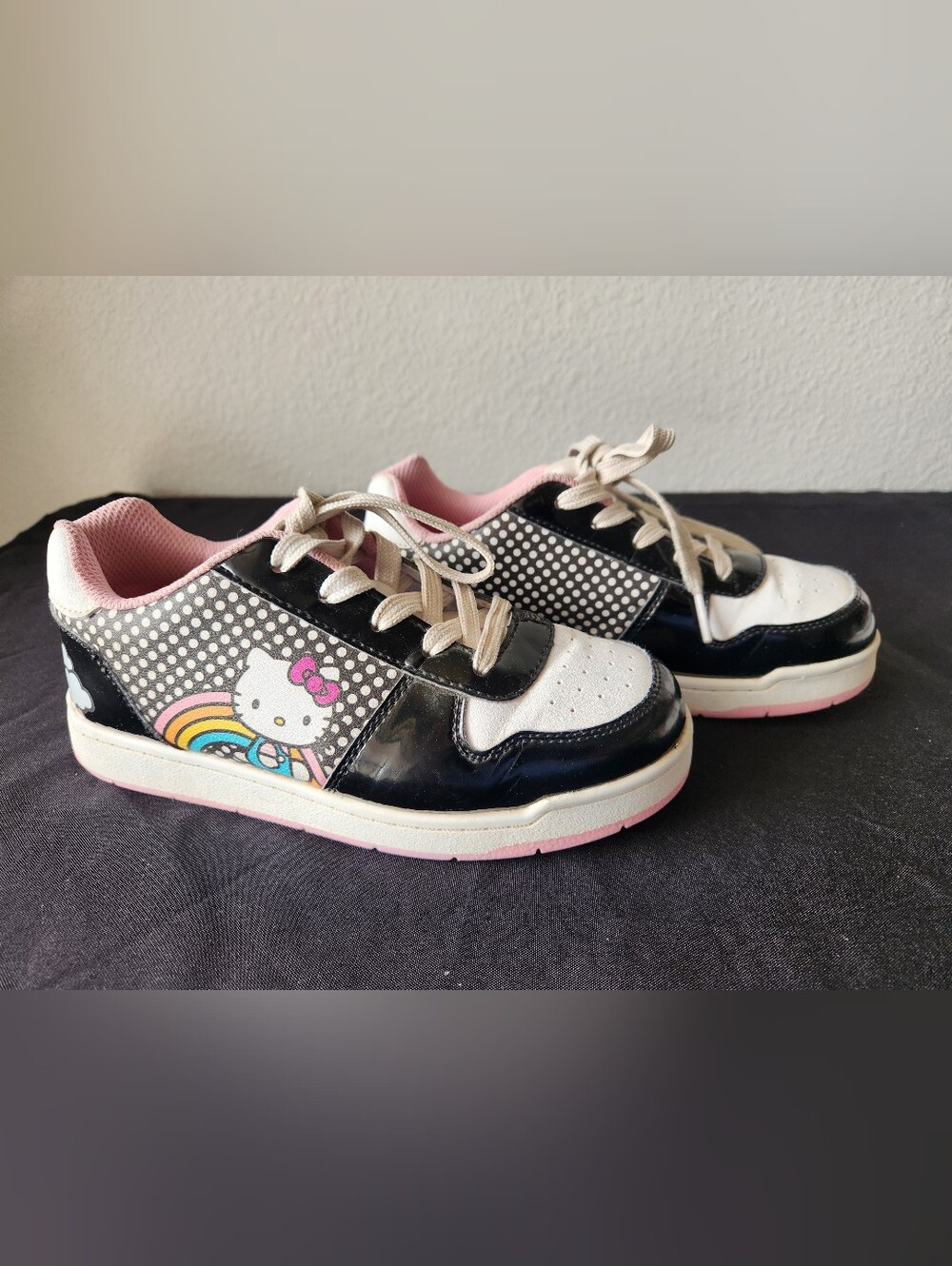 Girls HELLO KITTY Sneakers Size 3